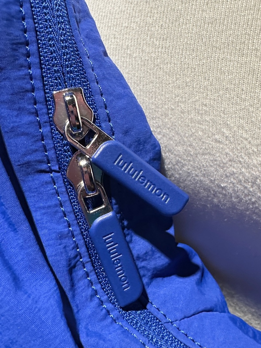 Lululemon Large slouchy sling bag. - Picture 7 of 8